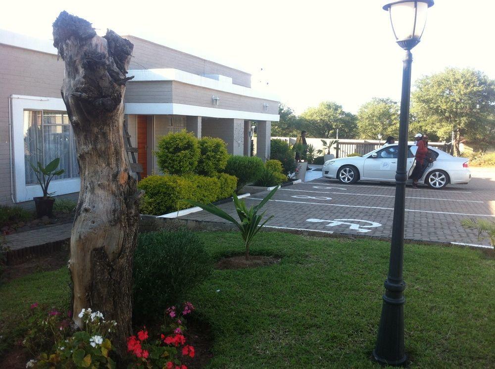 Hill View Inn Serowe Kültér fotó